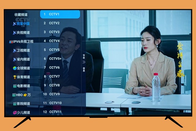 播放界面,画面右侧或下方可以调出剧集列表直接选集